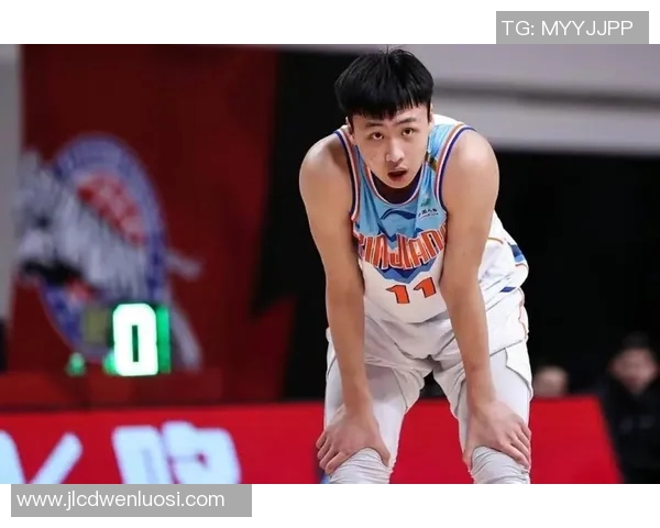 齐麟：从篮球新星到职业生涯的辉煌蜕变之路